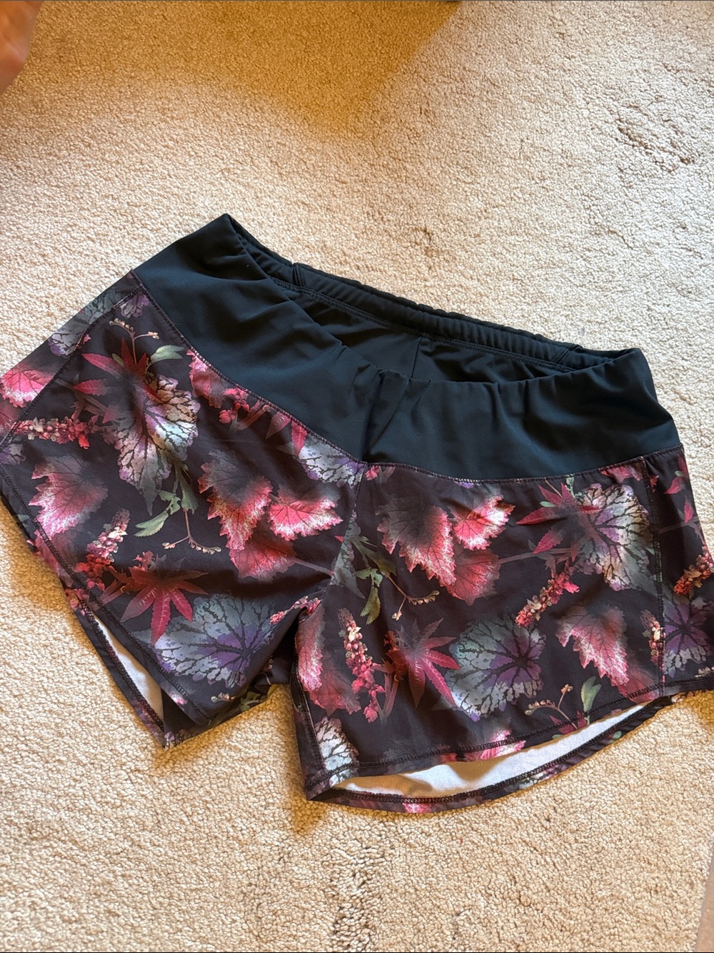 Oiselle Roga Shorts Autumn Foliage Print - Picture 2 of 10